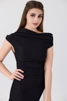 فستان كريب اسود بطرف بليسية