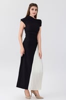 فستان كريب اسود بطرف بليسية