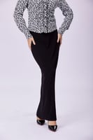 تنورة مقلم حياكه بارزه أسود مكسي