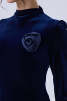 فستان مخملي قصير بأكمام