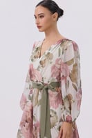 فستان طويل بطبعة زهور