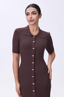 فستان بني بأزرار أمامية ميدي