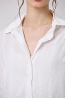 بلوزة قطن اوف وايت مع تطريز