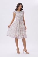 فستان ميدي ابيض بنقشة أنثوية وحزام لؤلؤ | Prando