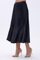 تنورة بليسيه ساتان بلون أسود