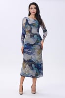 فستان بنقشة فنية متعددة الألوان