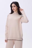 طقم بيج مكون من بلوزة وبنطلون بقصّة مريحة