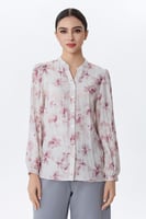 بلوزة بطبعة ورود بلون وردي