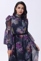 فستان شيفون بنقشة زهور وأكمام منفوخة