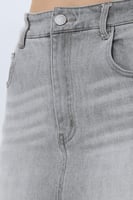 تنورة جينز طويلة بخصر مرتفع