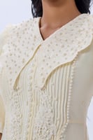 فستان كتان ناعم مع لؤلؤ