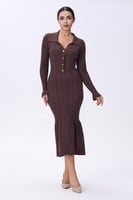 فستان بني ضيق بأزرار أمامية وتصميم ميدي