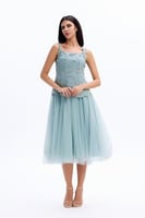 فستان ميدي تركوازي بتوب دانتيل وتنورة تول