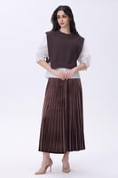 توب وقميص مدمج بتصميم قطعتين بلون بني وأبيض