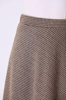 تنورة بني مطبوعة