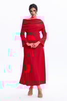 فستان أحمر طويل بليسيه