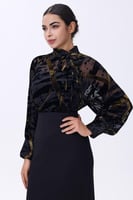 بلوزة مخمل شفاف بتفاصيل مخططة