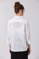 بلوزة قطن اوف وايت مع تطريز