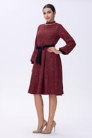 فستان سهره عنابي أنيق بحزام ساتان أسود