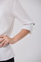 بلوزة كريب أبيض نقشة النّمري