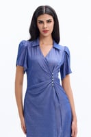 فستان ميدي أزرق بنقشة منقطة لامعة