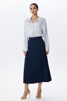 بلوزة ساتان بطبعة أزهار ناعمة