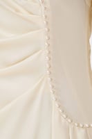 فستان ستان بيج مع اللؤلؤ