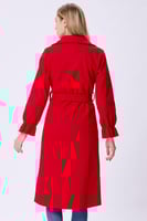 بالطو باللون الأحمر