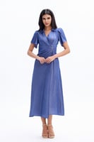 فستان ميدي أزرق بنقشة منقطة لامعة