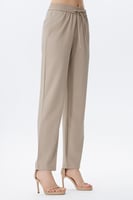 بنطال واسع بخصر مطاطي ورباط بلون بيج