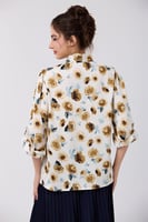 بلوزة ساتان اوف وايت بنقشة الورد