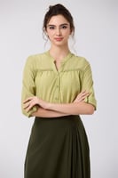 بلوزة كتان مع كلف