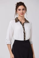 بلوزة كريب أبيض نقشة النّمري