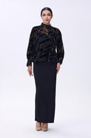 بلوزة مخمل شفاف بتفاصيل مخططة