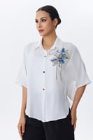 بلوزة شيفون بيضاء بأكمام قصيرة