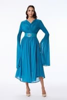 فستان شيفون مع حزام عريض