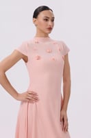 فستان ميدي وردي بتطريز زهور