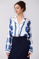 بلوزة ساتان أزرق بياقة مميزة