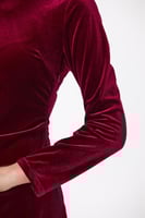 فستان مخمل كلاسيكي