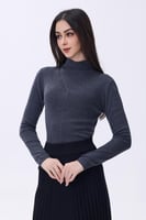 بلوزة رصاصي