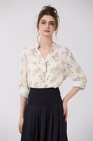 بلوزة شيفون بيج بنقشة الزهر