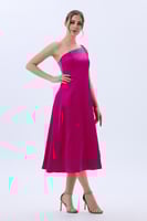 فستان كريب بقصات بارزة