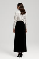 تنورة مخمل اسود طويلة