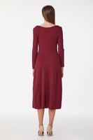 فستان صوف مع اكسسوار