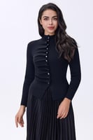 بلوزة بلوزة أسود بتفاصيل أزرار وكسرات أمامية