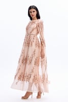 فستان سهرة تل مزين بالترتر