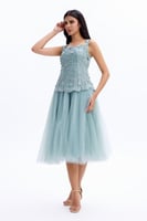 فستان ميدي تركوازي بتوب دانتيل وتنورة تول