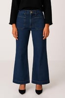 بنطلون جينز بجيوب امامية