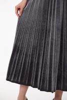 تنورة بليسية مخمل