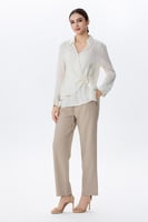 بلوزة شيفون لف باللون الأوف وايت